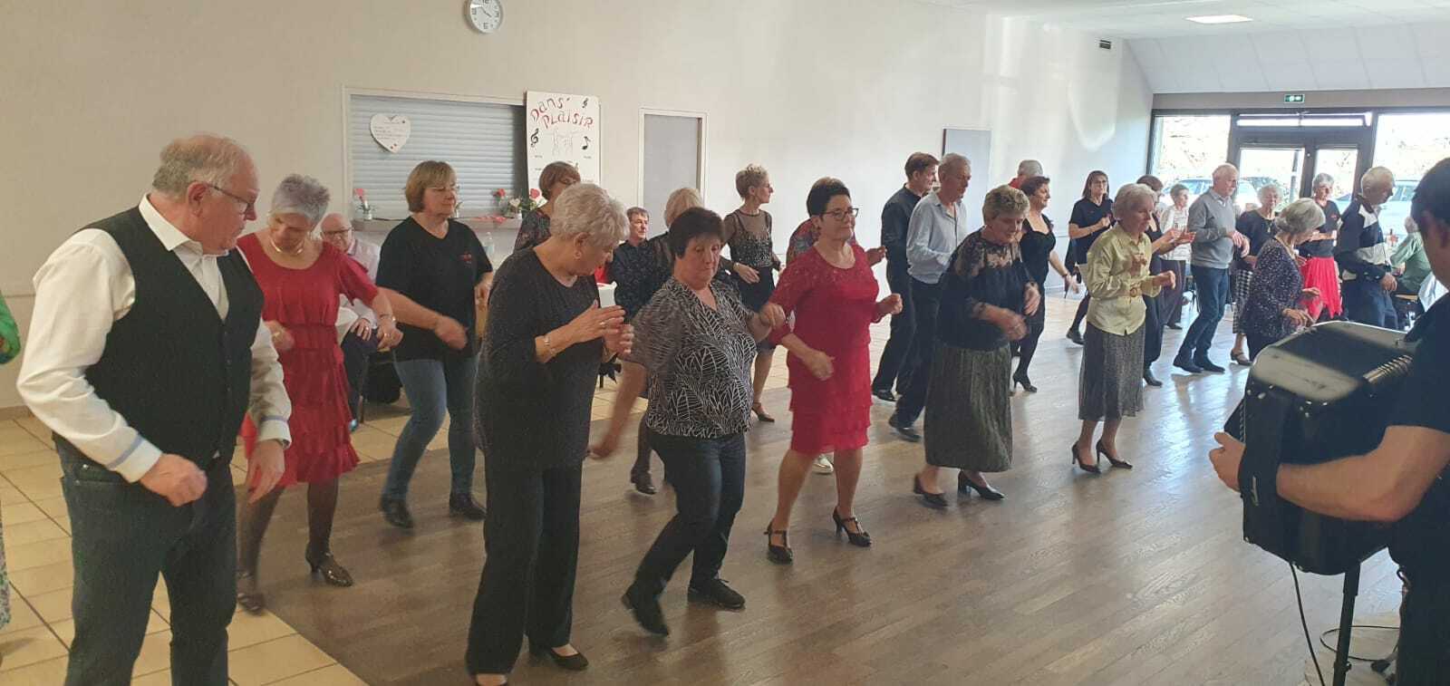 Danse en ligne avec Isabelle tous les lundis de 19h15 à 20h15 sauf vacances scolaire